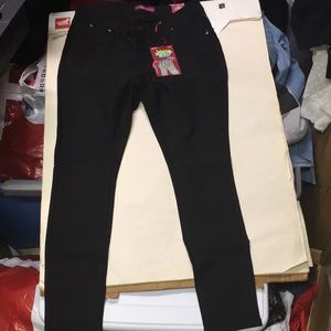 Women’s plus size black skinny jeans